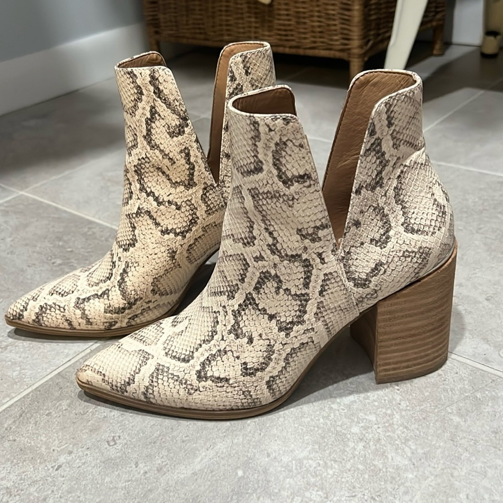 Snack print booties
